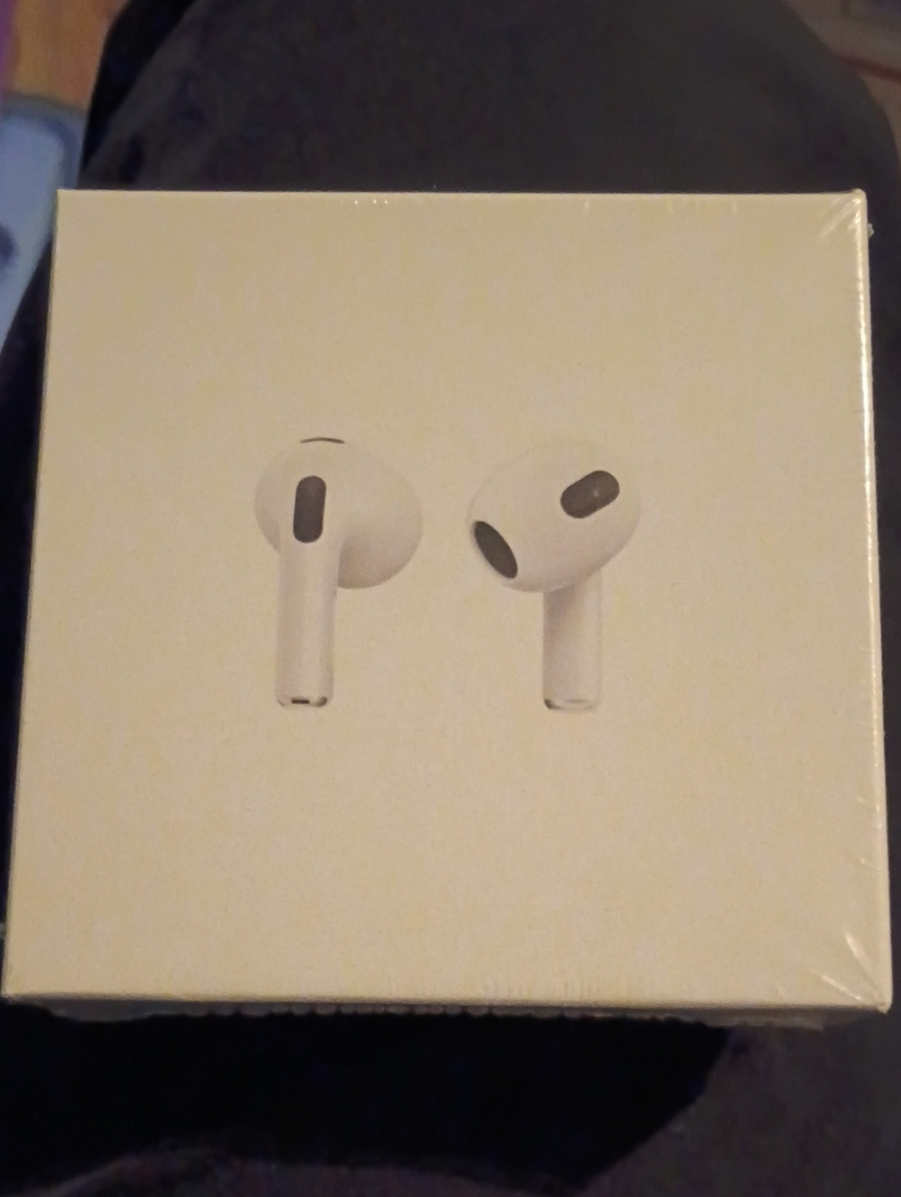 Apple Wireless Earbuds in White with Charging Case